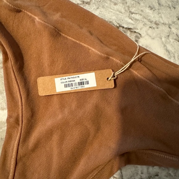 NWT SKIMS Fits Everybody Thong - Picture 6 of 6